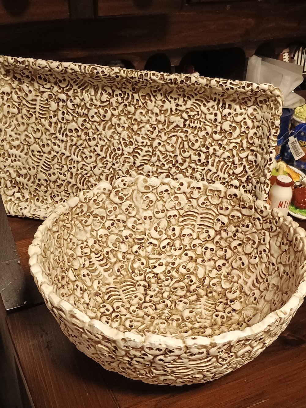 Cracker Barrel Halloween Polyresin Skull Pile Candy Bowl & Serving Dish Set NEW